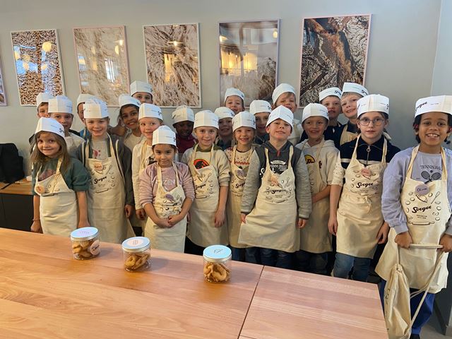 2b In der Weihnachtsbäckerei