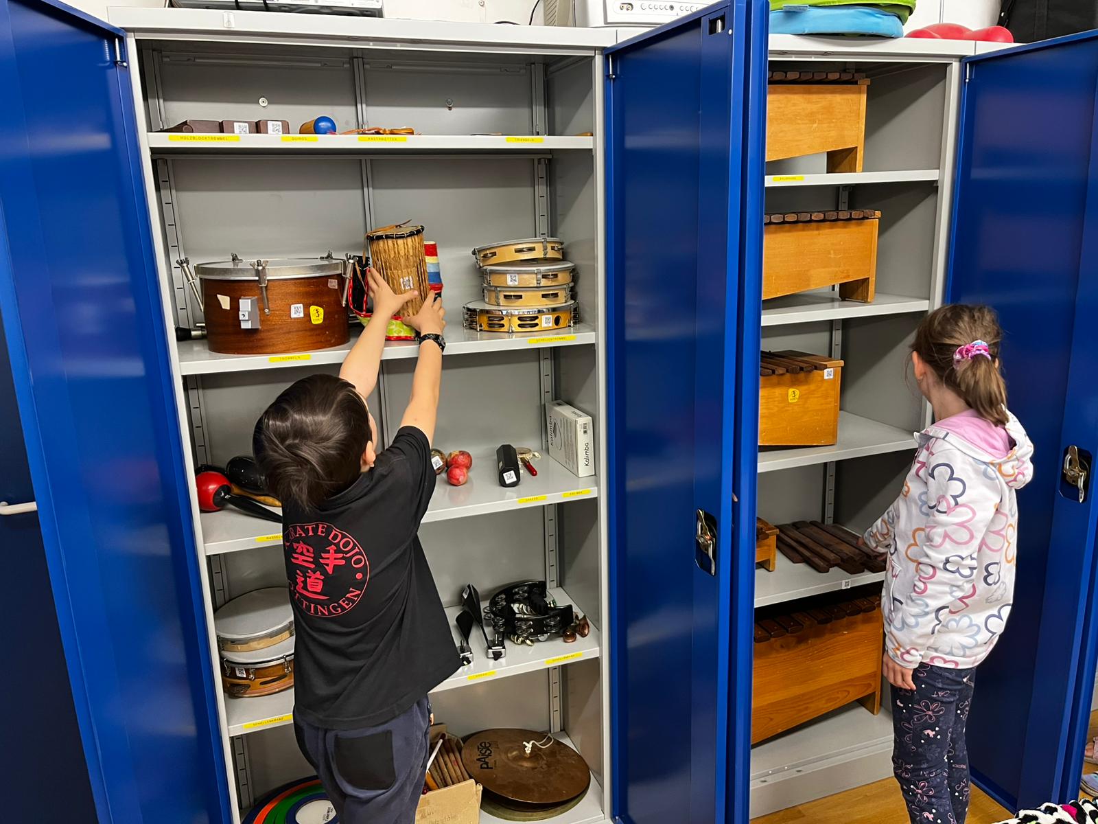 8a3ba702-cd28-4508-9875-5970193ab3f8